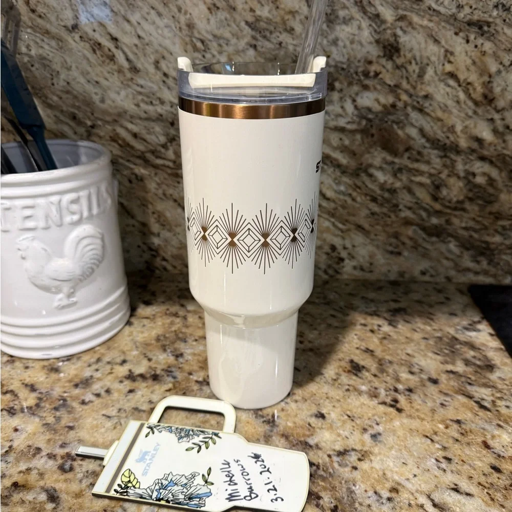 Stanley Cream Deco 40oz - Picture 4 of 7